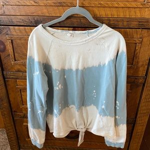Excellent! Front tie blue and off white sweatshirt
